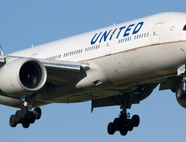 Η United Airlines προσφέρει 10.000 δολάρια σε όποιον επιβάτη εγκαταλείπει εθελοντικά την θέση του